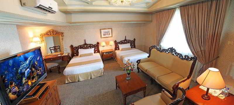 Networld Hotel Spa And Casino Pasay Buitenkant foto