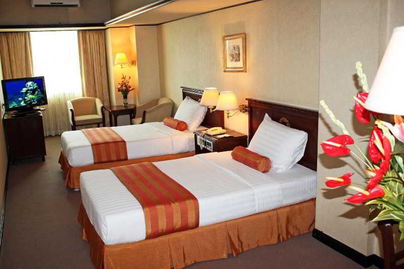 Networld Hotel Spa And Casino Pasay Buitenkant foto
