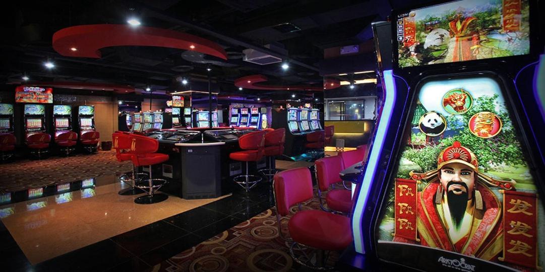 Networld Hotel Spa And Casino Pasay Buitenkant foto