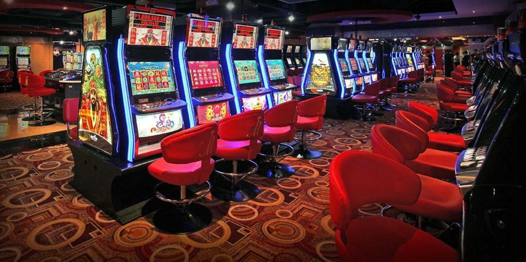 Networld Hotel Spa And Casino Pasay Buitenkant foto